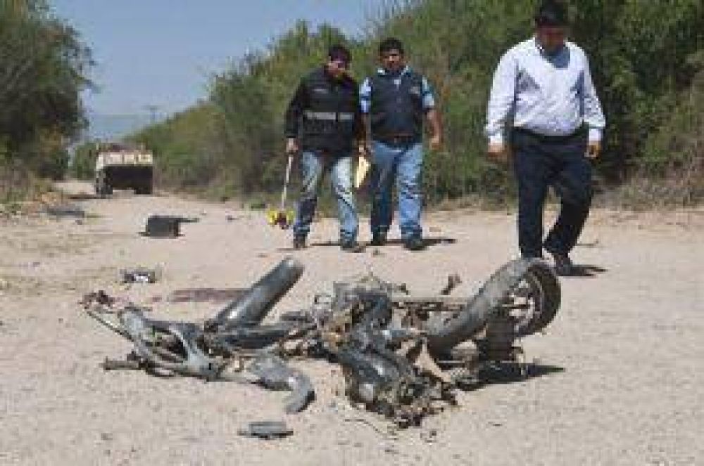 Un chico de 17 a�os muri� tras chocar con un cami�n municipal de Huillapima