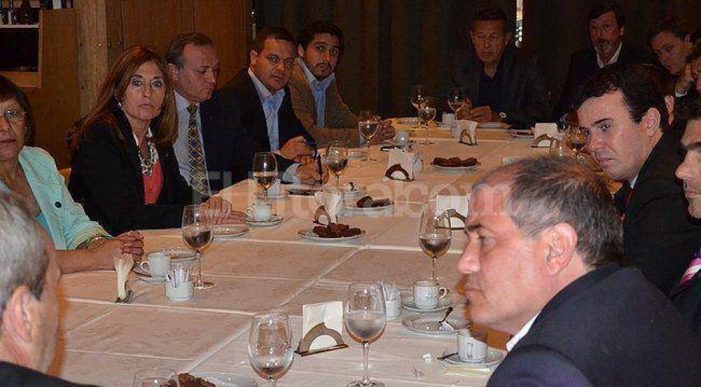 Apoyo un�nime de los concejales al avance del proceso de reconversi�n del Puerto