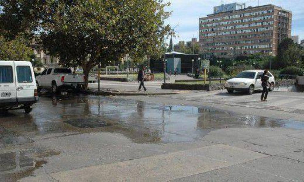 Denuncian a Mestre por desbordes y contaminaci�n cloacal del r�o Suqu�a