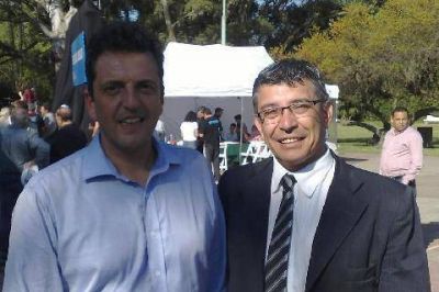 Marcelo Musso junto a Massa
