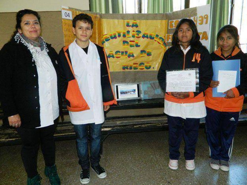 Chicos ense�an c�mo reutilizar agua de riego