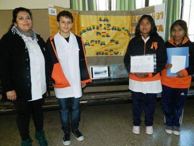 Chicos ense�an c�mo reutilizar agua de riego