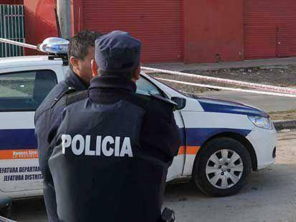 Lo apu�alaron para robarle el celular en Don Bosco y Avellaneda
