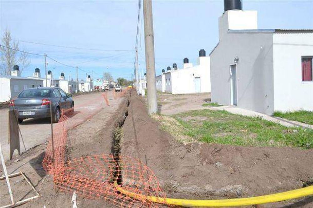 Colocan ca�er�as de gas en el barrio 