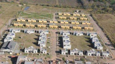 Jos� Alperovich entregar� 80 viviendas de Apunt en Alderetes