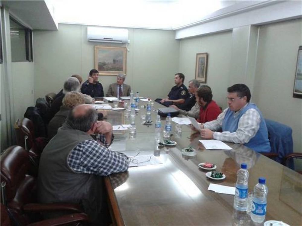 Miembros de la C�mara Comercial se reunieron con el comisario Gim�nez