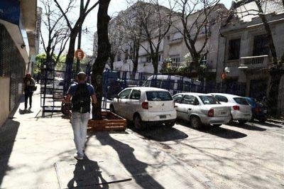 Un cl�sico: rejas y protestas armaron un caos de tr�nsito