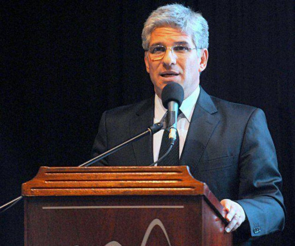 Distinguen al gobernador Poggi en Bolivia