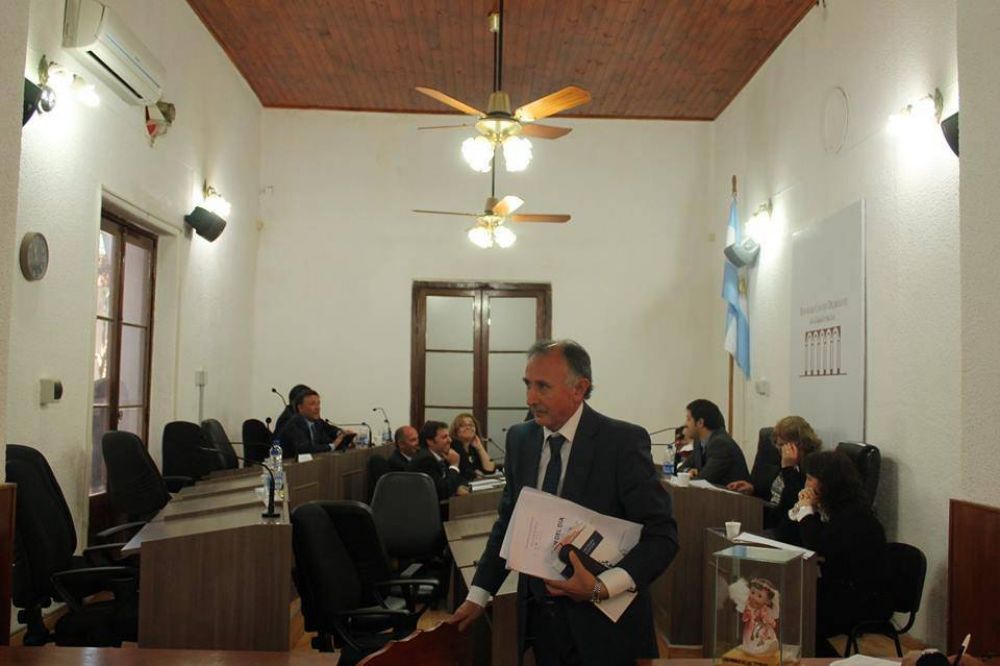 Concejales de UNEN y del FpV se levantaron de sus bancas y dejaron sin qu�rum el recinto