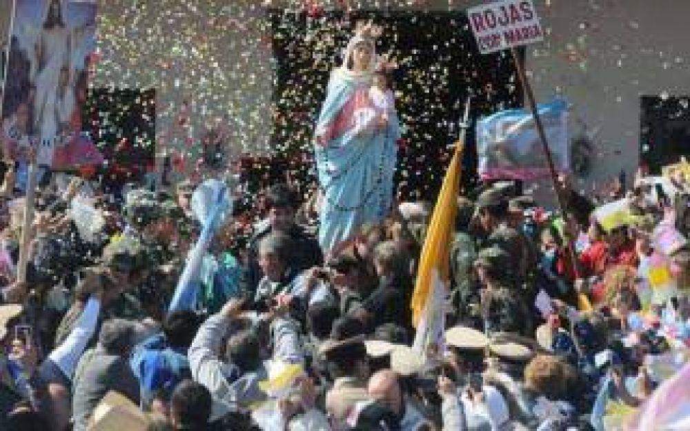 Miles de fieles acompaaron la procesin de la Virgen del Rosario en San Nicols