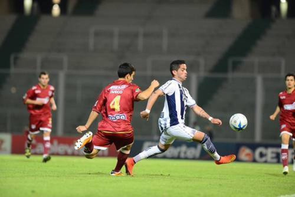 Federal A: Defensores sac� pecho y sum� en C�rdoba