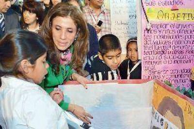 Miles de ni�os y adolescentes demuestran sus conocimientos en Feria de Ciencia y Tecnolog�a