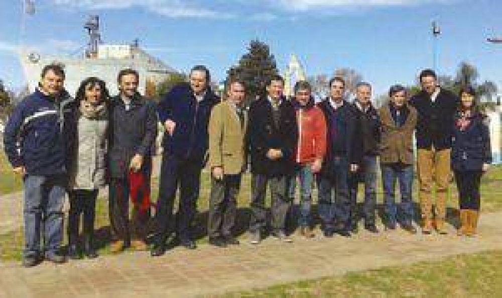 Avil�s recibir� al grupo de los 8 intendentes del interior