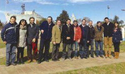 Avil�s recibir� al grupo de los 8 intendentes del interior