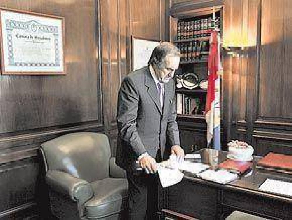 Reutemann festeja por patida doble: tambi�n ganaron sus diputados