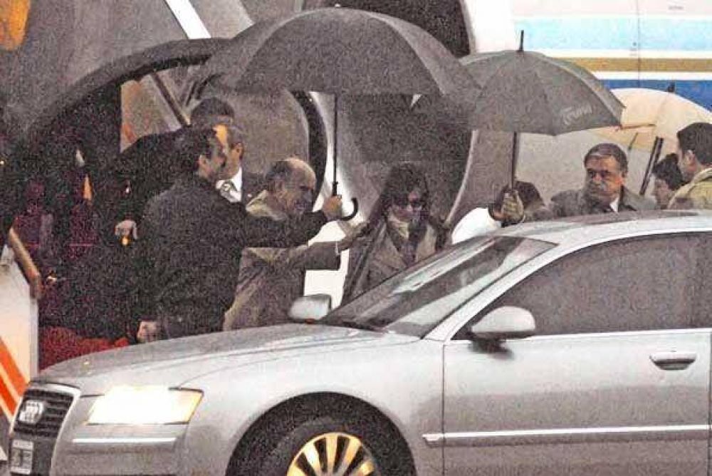 En Olivos, la Presidenta define con Kirchner c�mo rearmar su gobierno