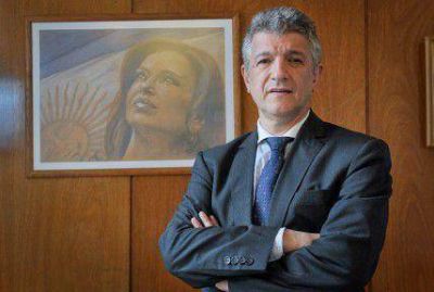 Gustavo L�pez: �Podemos construir siete mil viviendas por a�o�