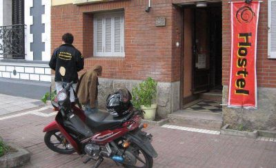 Le rob� a un empleado y a pasajeros del hostel donde se hospedaba