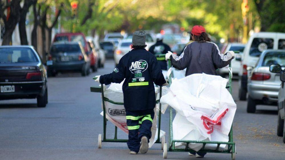 Cartoneros: empez� el uso de carros de mano