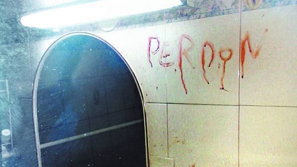 Asesin� a su ex, con su sangre escribi� �perd�n� y se suicid�