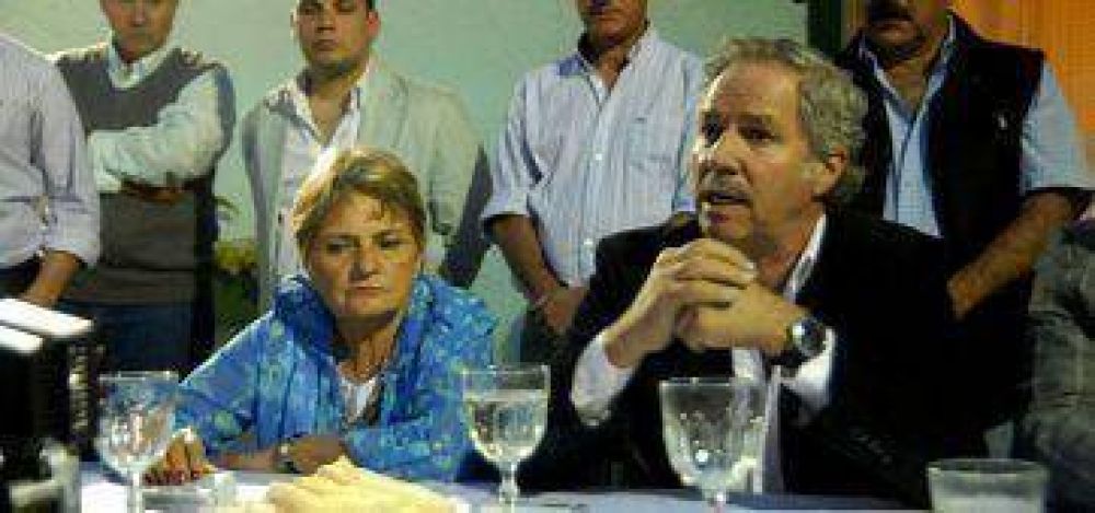 Arde la interna en distrito massista