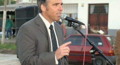 Tellechea insiste y la oposici�n se burla: �Va a hacer una presentaci�n hasta en Saturno�