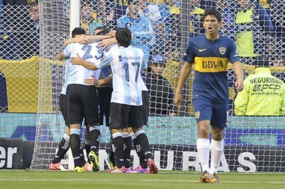 Bou fue el h�roe de Racing, que le dio vuelta el partido de 34 minutos a Boca