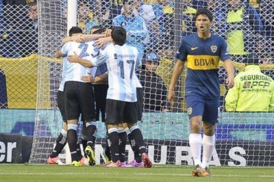 Bou fue el h�roe de Racing, que le dio vuelta el partido de 34 minutos a Boca