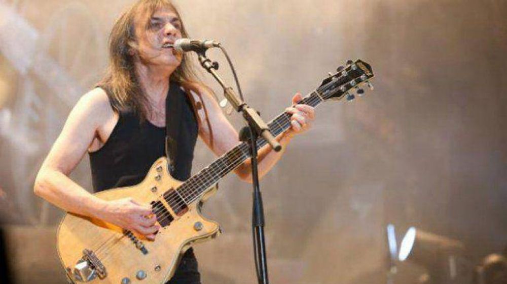 Internaron por demencia al guitarrista de AC/DC