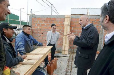 �La cercan�a se construye a partir del di�logo con la gente�, expres� Buzzi 