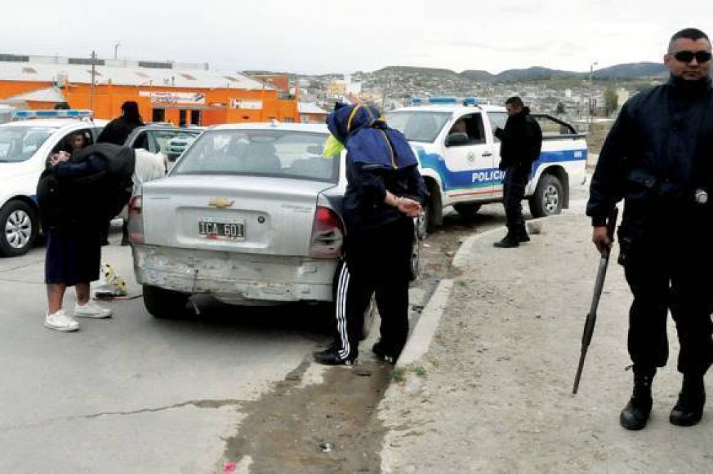 Tiroteo, persecuci�n, detenidos y secuestro de otra arma de fuego 