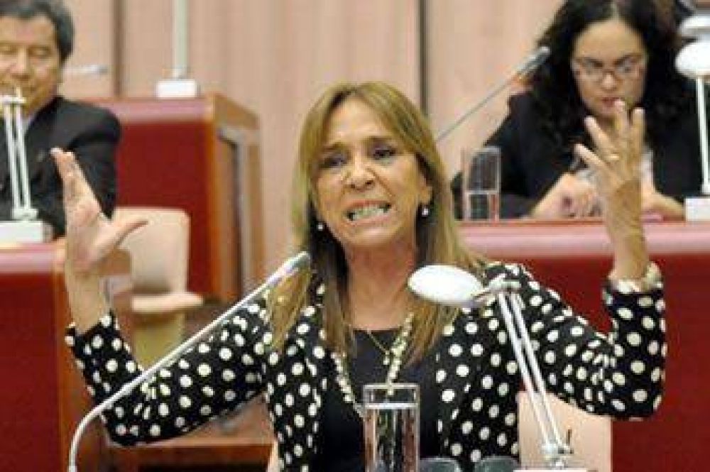 �Ica� Mart�nez asegura que �ning�n municipio pierde ingresos� 