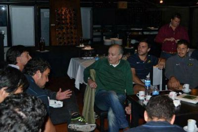 De la selecci�n a los Pumas: Alejandro Sabella charl� con el plantel argentino antes del choque con los All Blacks