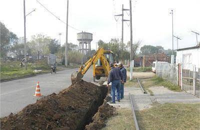 OSSE sigue con el tendido de la red cloacal en villa Evita y Pehuaj�