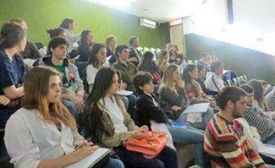 Estudiantes realizan pasant�as con orientaci�n en salud en el Hospital