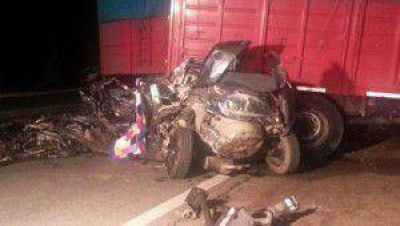 Capit�n Sarmiento. Impresionante accidente en Ruta 8. Tres muertos.