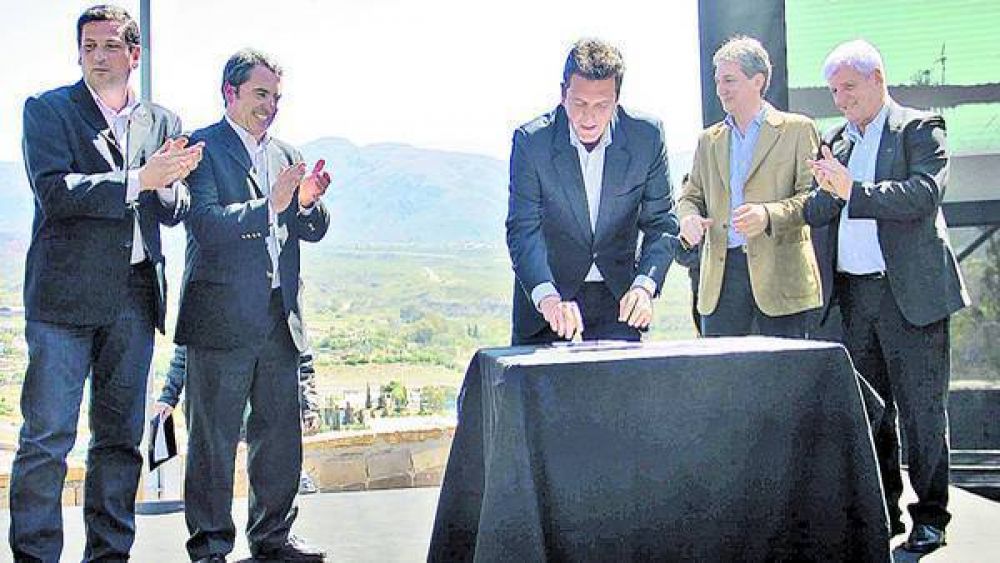 Con mesas en esquinas clave, Carri� arranca su campa�a para el 2015