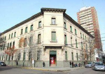 Repercusi�n por la inesperada renuncia del rector