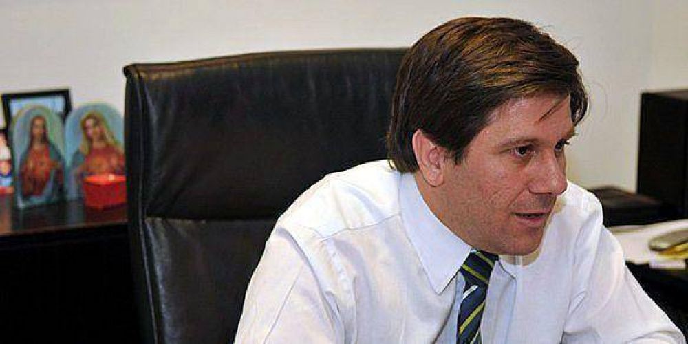 El director de la OSEP volvi� de su viaje por el Caribe y justific� su ausencia