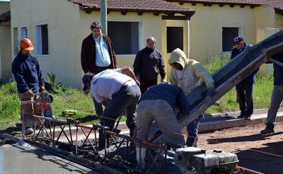Comenzaron las obras de pavimentaci�n en el barrio Uocra
