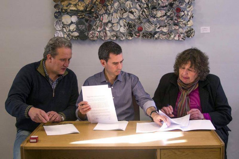 Firmaron ampliaci�n de contratos para los barrios Bancario III y Educadores