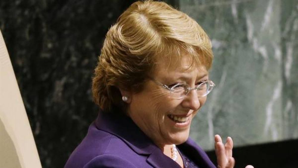 Bachelet promulg� una millonaria reforma tributaria
