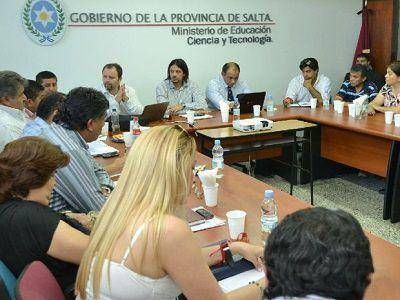 Gremios docentes de Salta piden abrir paritarias en enero