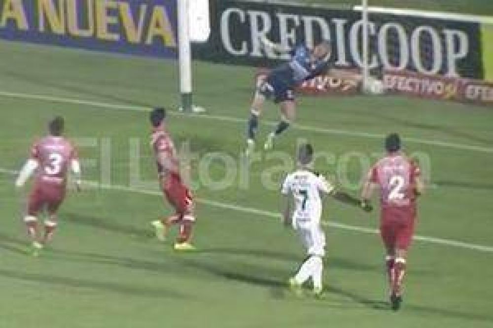 Uni�n sigue siendo una sombra cuando juega de visitante