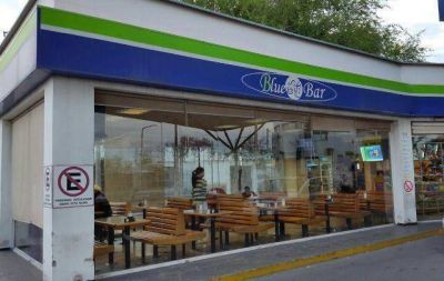 Un delincuente de traje y corbata asalt� una estaci�n de GNC