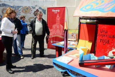 Esperan m�s de 35.000 personas en la II Feria del Libro de Paran�