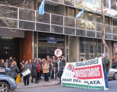 Trabajadores de la Universidad decretaron 4 d�as de paro