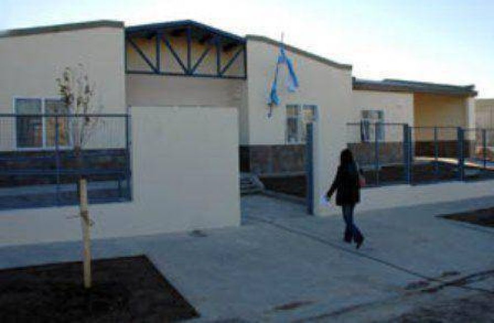 Arroyo pide usar fondos de OSSE para reparar una escuela de El Boquer�n