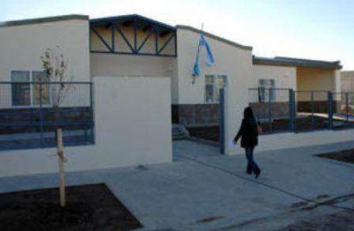Arroyo pide usar fondos de OSSE para reparar una escuela de El Boquer�n