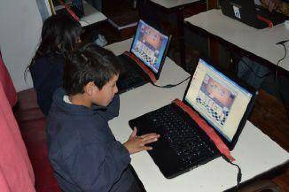 Ciber mvil en Quilmes: pibes de la calle pueden jugar y crear